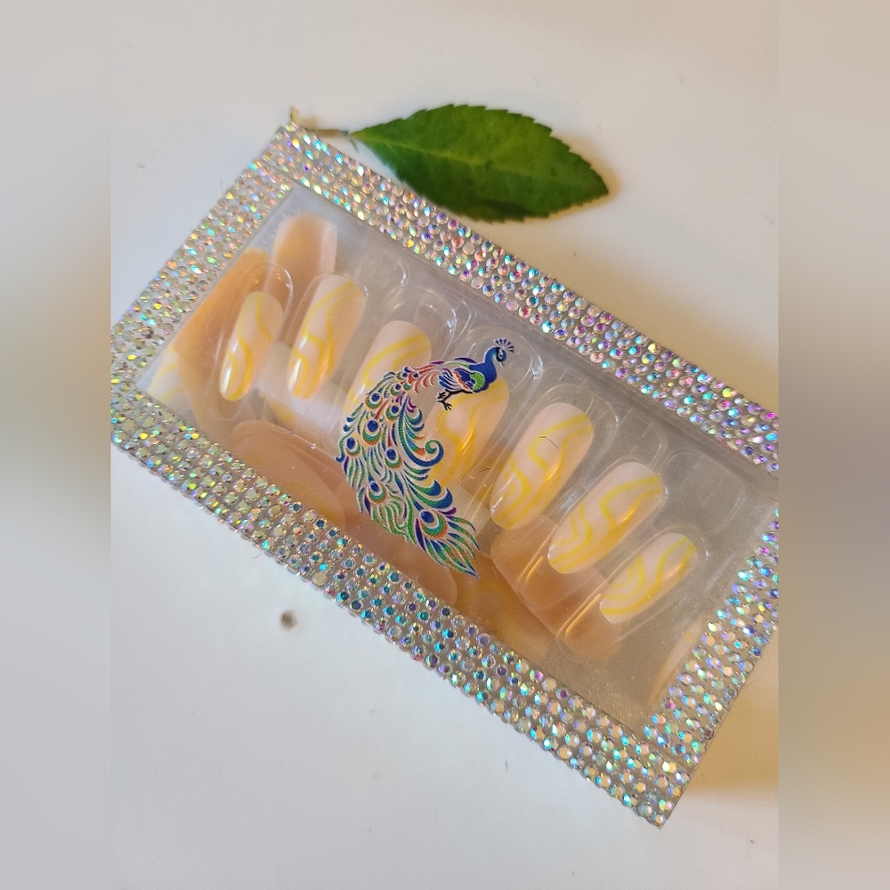 New boutique medium yellow swirl presson nail tips+ box